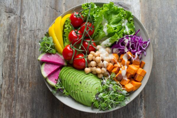 Rewolucja smaków i zdrowia: czy warto przejść na dietę wegańską?