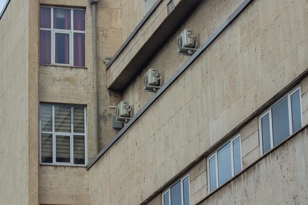 Regulacje techniczne budownictwa w Polsce – Przewodnik dla inwestorów