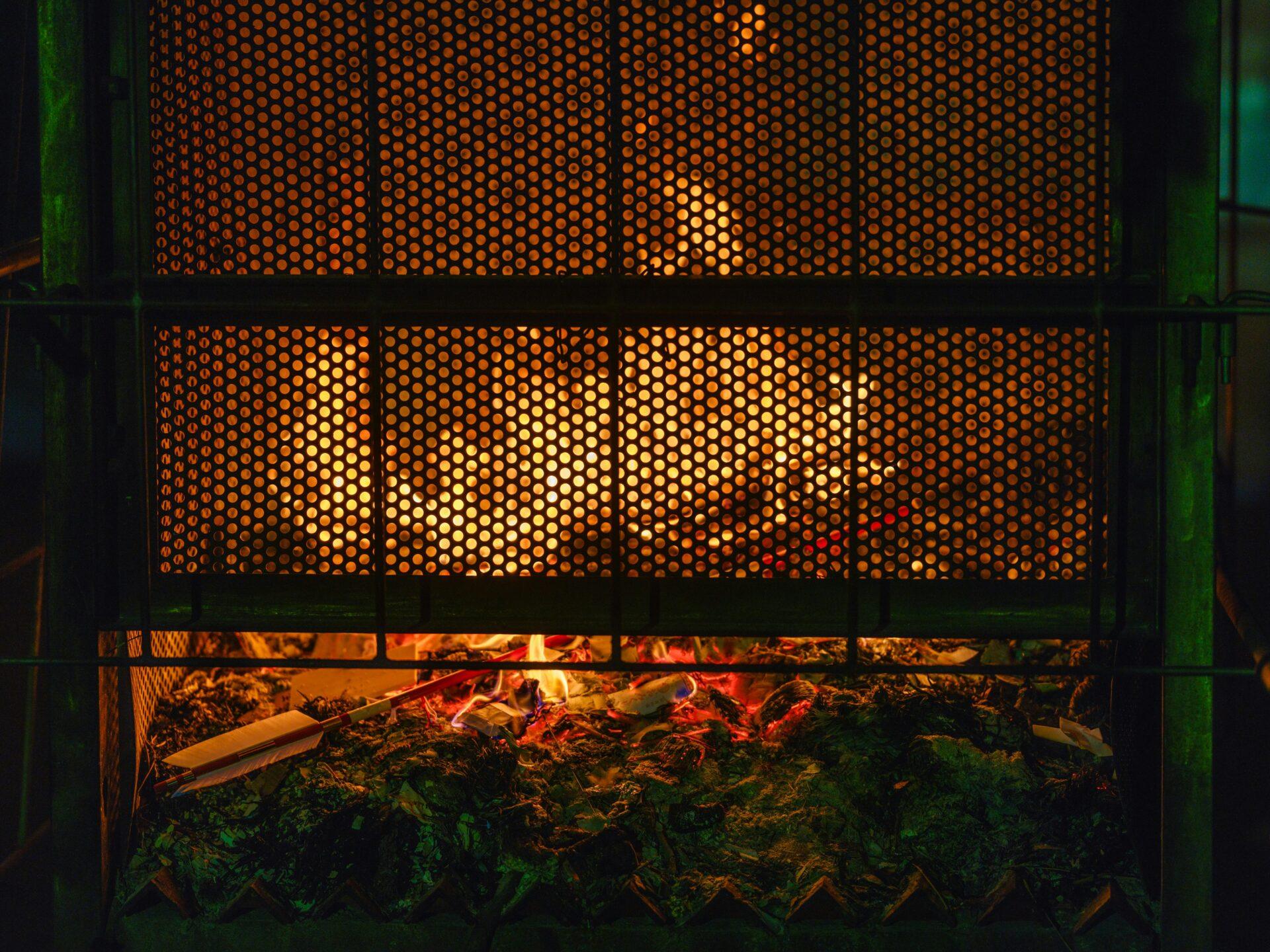 Instalacja kominka w salonie: Porady, Wymogi, Rodzaje i Bezpieczeństwo